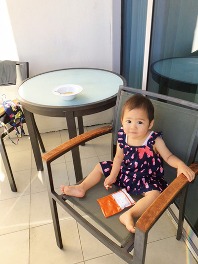 ハワイのホテルのテラスで記念撮影