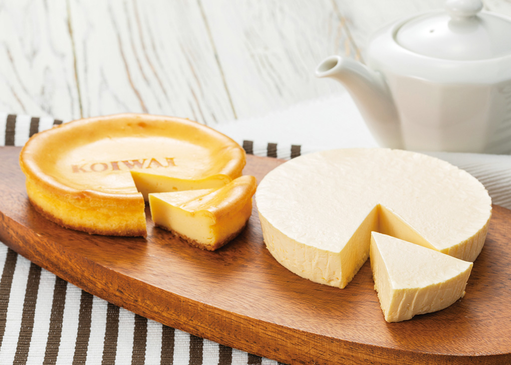 小岩井農場チーズケーキベイクド(左)とレア(右)/小岩井農場まきば園(岩手県/雫石町)