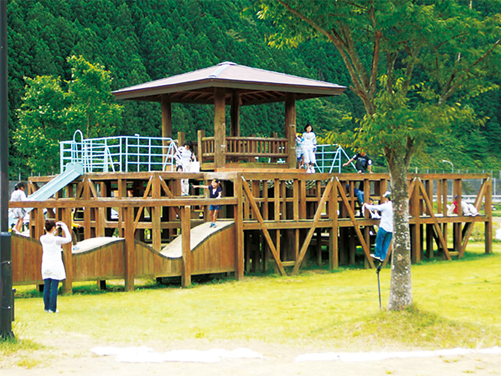 大型の木製遊具が人気/道の駅 津山 もくもくランド(宮城県/登米市)