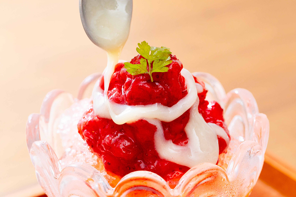 完成したいちごかき氷