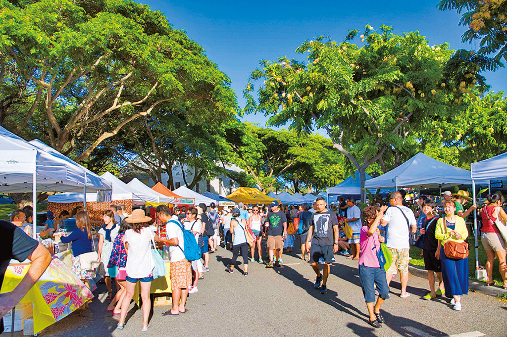 オアフ島で最も盛況な朝市「サタデー・ファーマーズ・マーケットKCC」