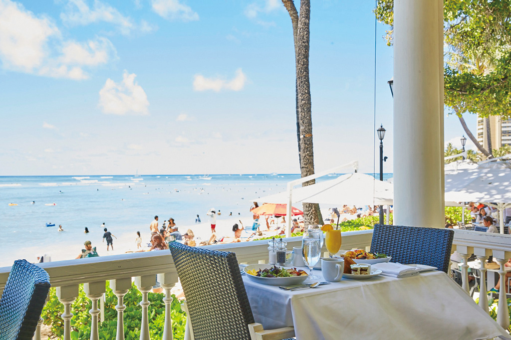 ホテルのテラス席