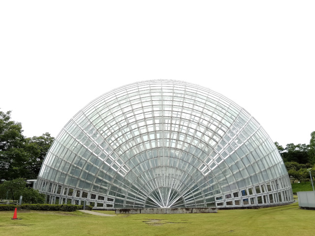 屋内アスレチック「わんぱくドーム」外観/山梨県笛吹川 フルーツ公園