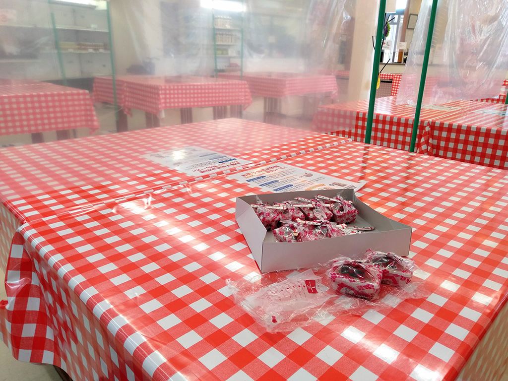 詰め放題の様子/桔梗信玄餅工場テーマパーク（山梨県/笛吹市）