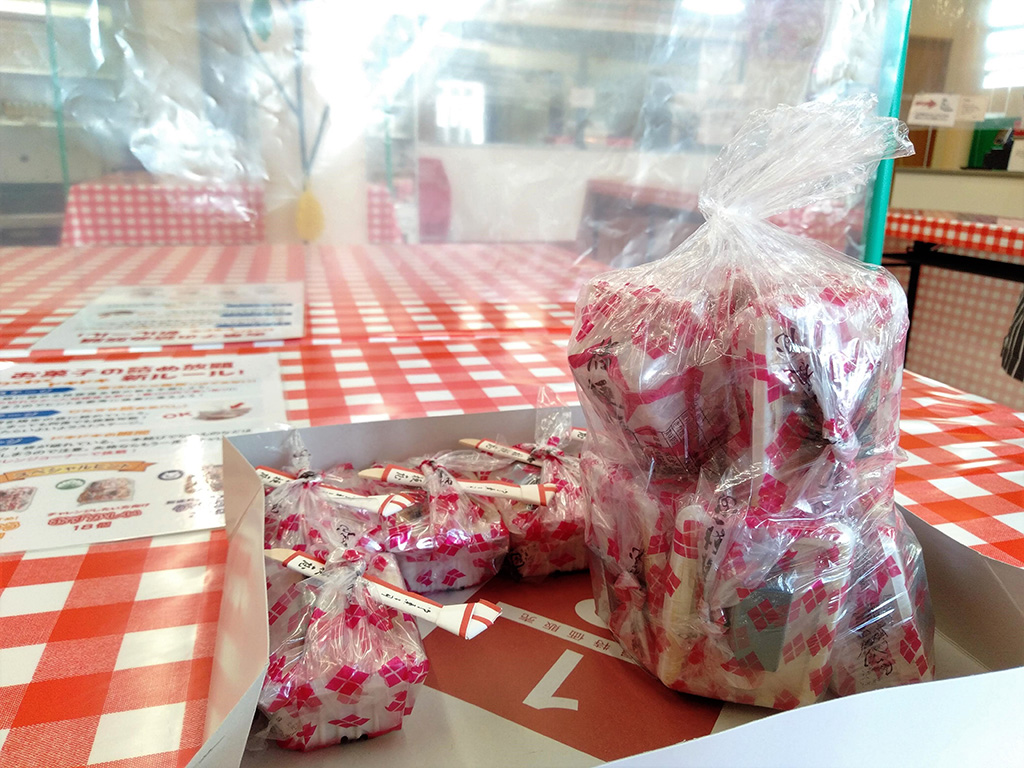 詰め放題の様子/桔梗信玄餅工場テーマパーク（山梨県/笛吹市）