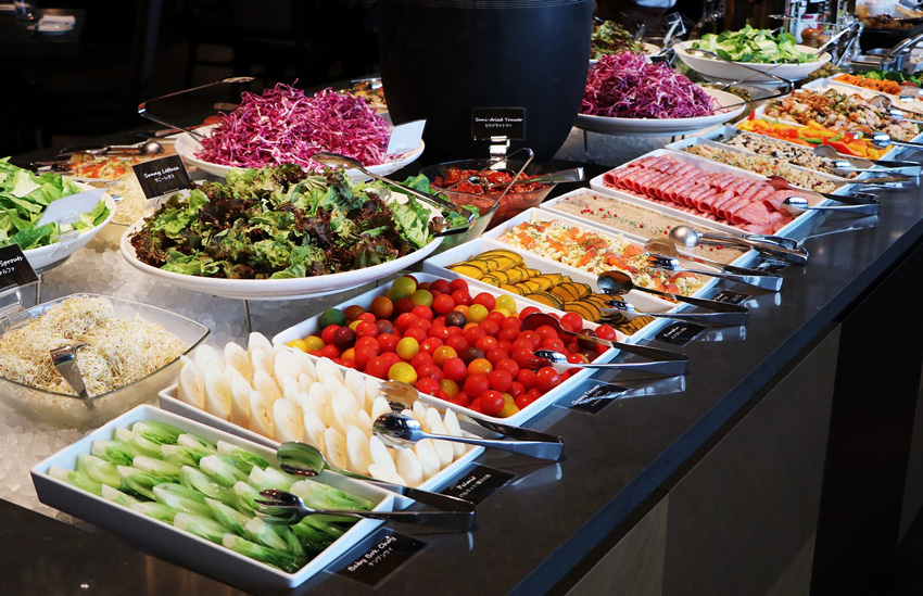 サラダバーの様子/ロウリーズ・ザ・プライムリブ