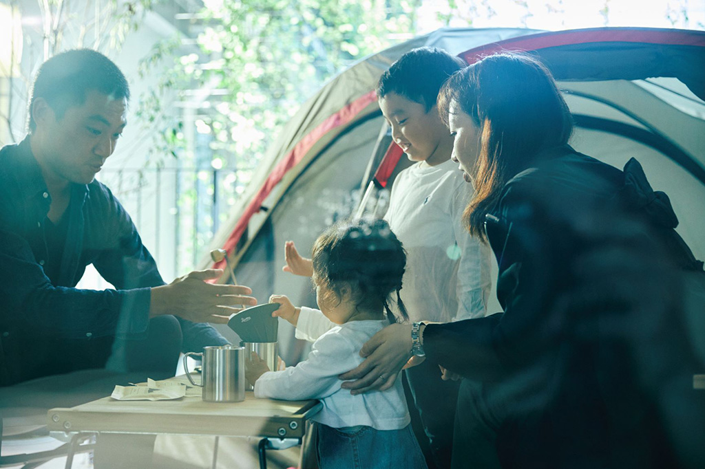 挽きたてのコーヒーを入れる様子/GOOD NATURE HOTEL KYOTO（京都府/京都市）