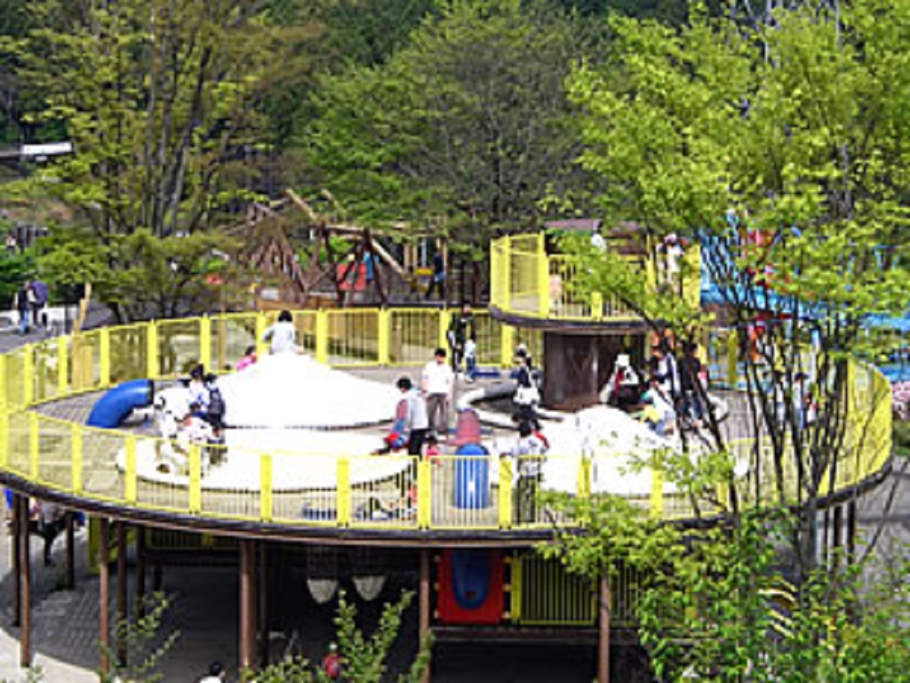 宇宙旅行をイメージした大型アスレチック/小田原こどもの森公園わんぱくらんど(神奈川県/小田原市)