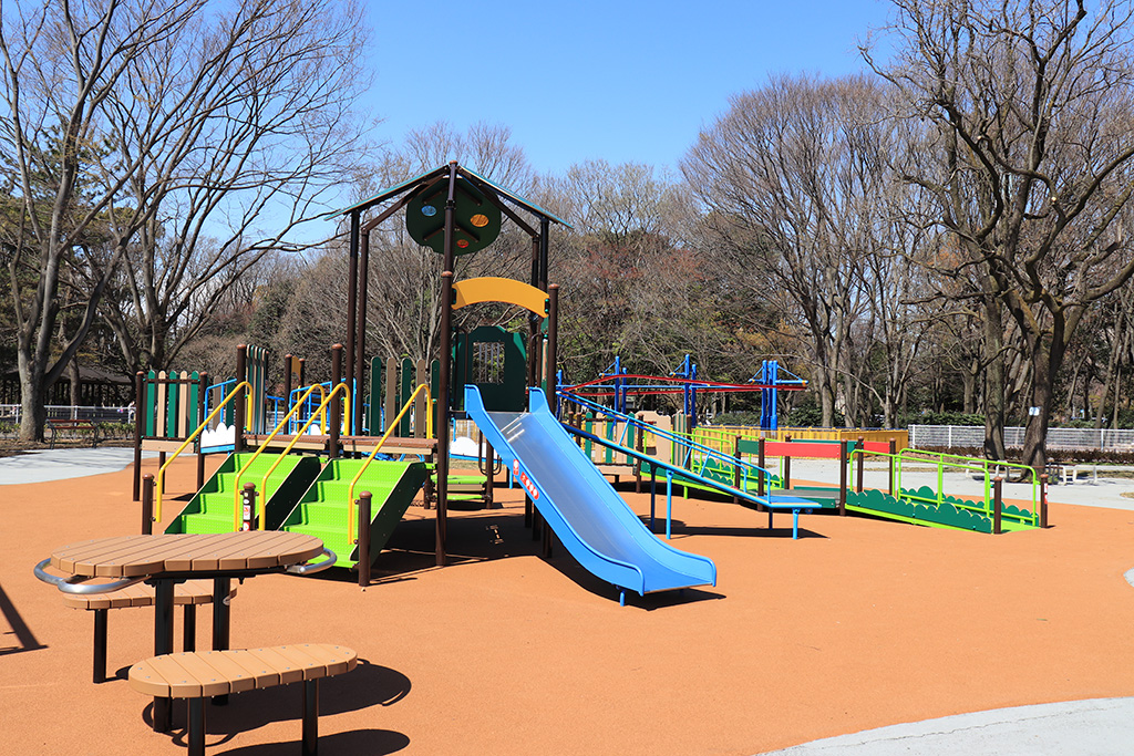 砧公園の複合遊具（東京都/世田谷区）