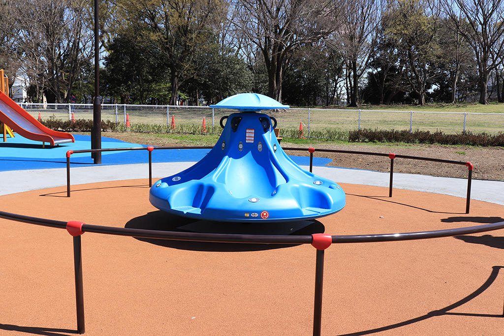 背もたれ型の回転遊具/砧公園（東京都/世田谷区）