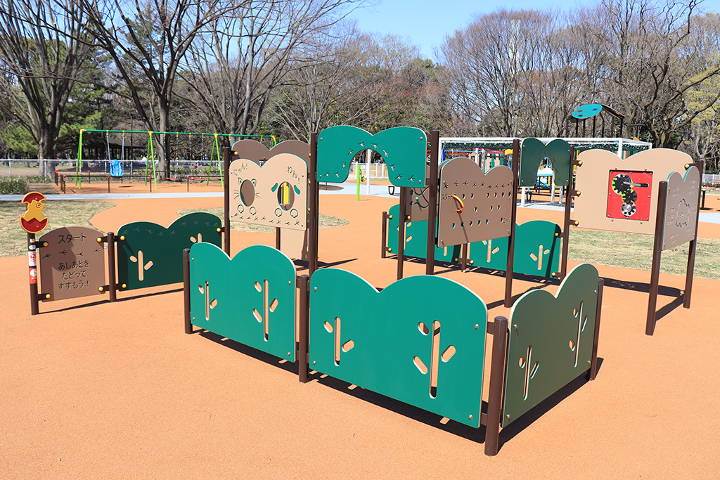 車いすも通りやすい幅の迷路/砧公園（東京都/世田谷区）