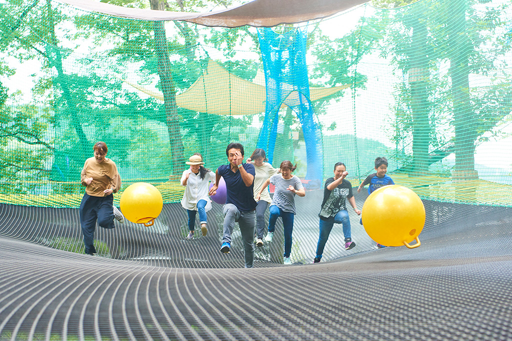 ファンモックで遊ぶ大人/PANZA宮沢湖(埼玉県/飯能市)