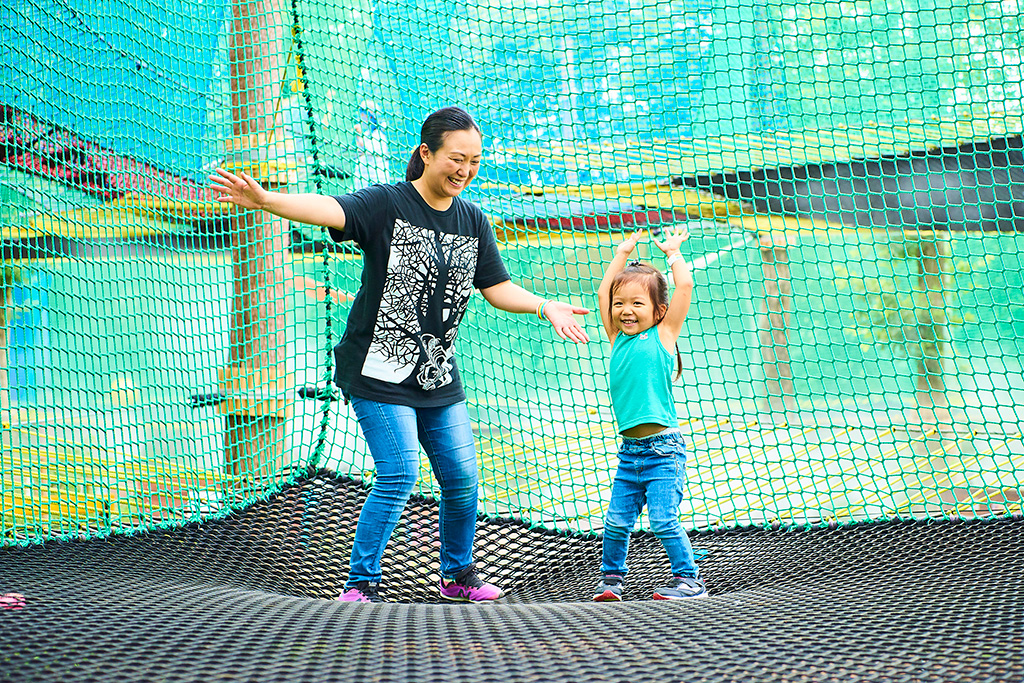 ファンモックで遊ぶ親子/PANZA宮沢湖(埼玉県/飯能市)