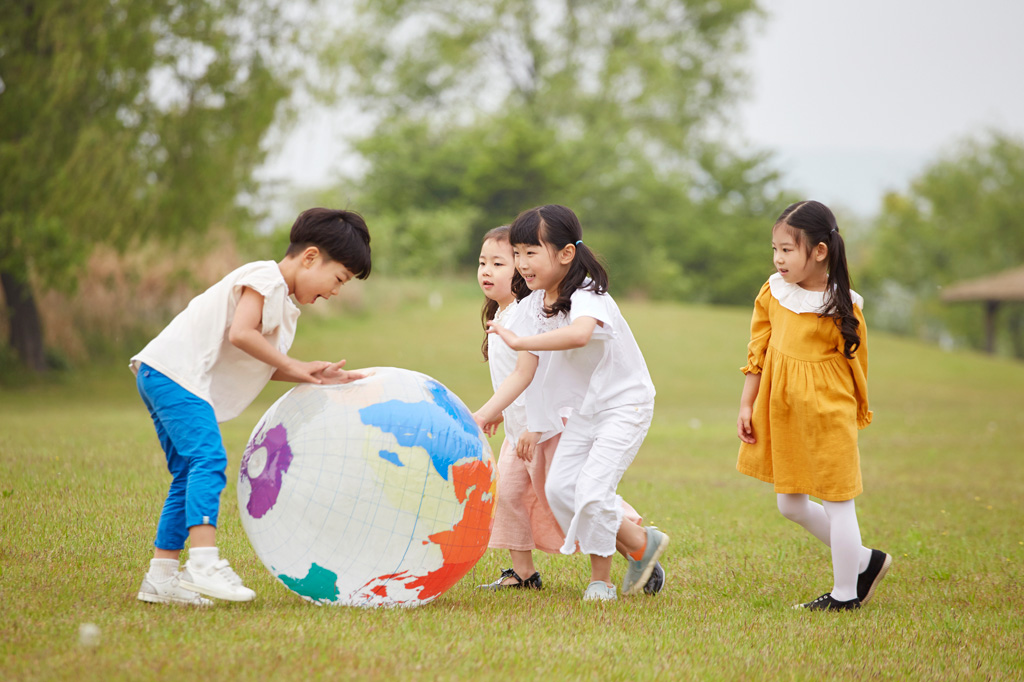 お友だちとあそぶ(イメージ)