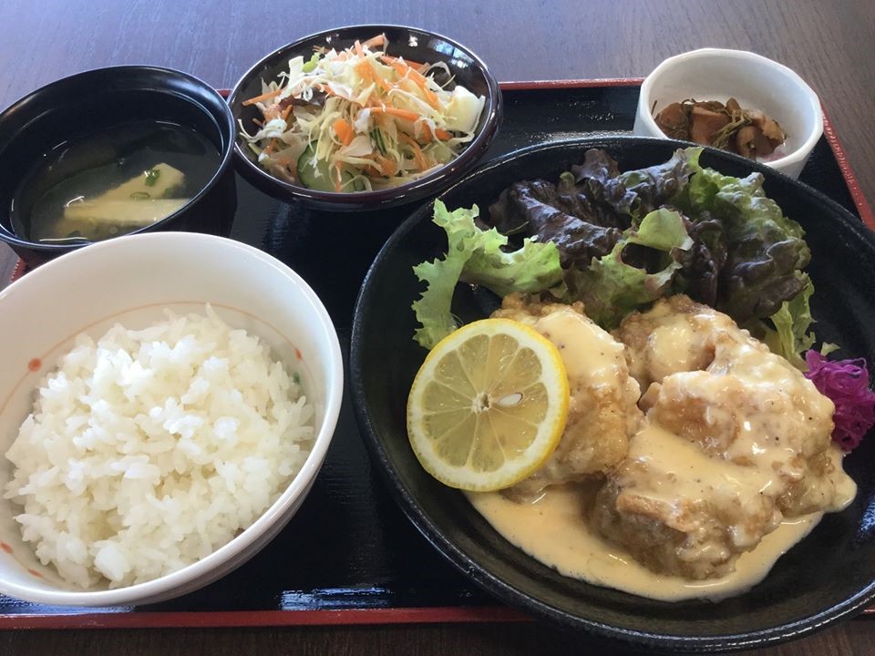 名物のボリューム感たっぷりのわらじ丼/かわみなみPLATZ（宮崎県/川南町）