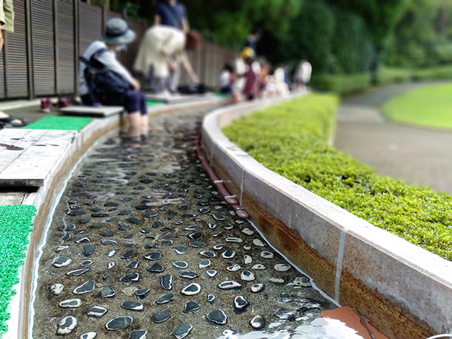 二ノ平温泉の湯を使った足湯/彫刻の森美術館(神奈川県/箱根町)