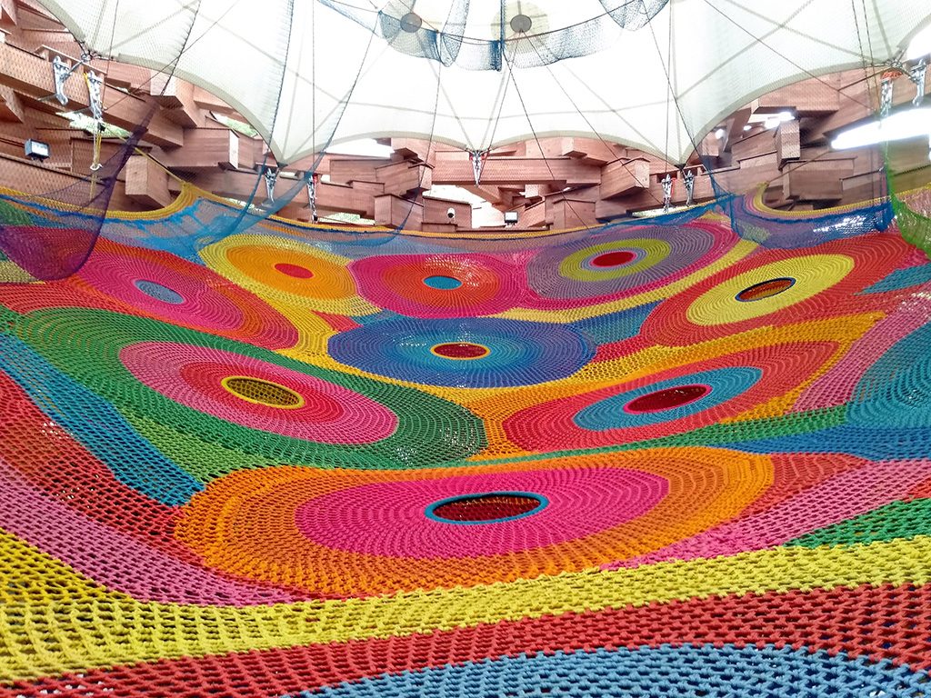 「ネットの森」の内部/彫刻の森美術館（神奈川県/箱根町）