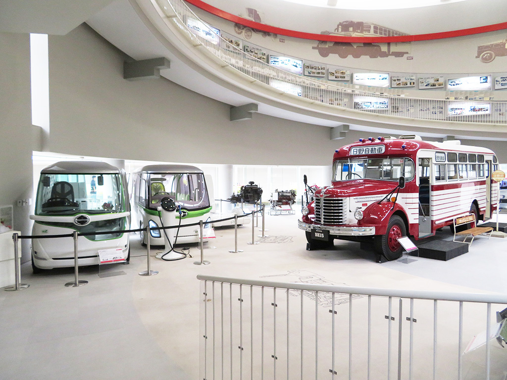 1階メイン展示フロア/日野オートプラザ（東京都/八王子市）