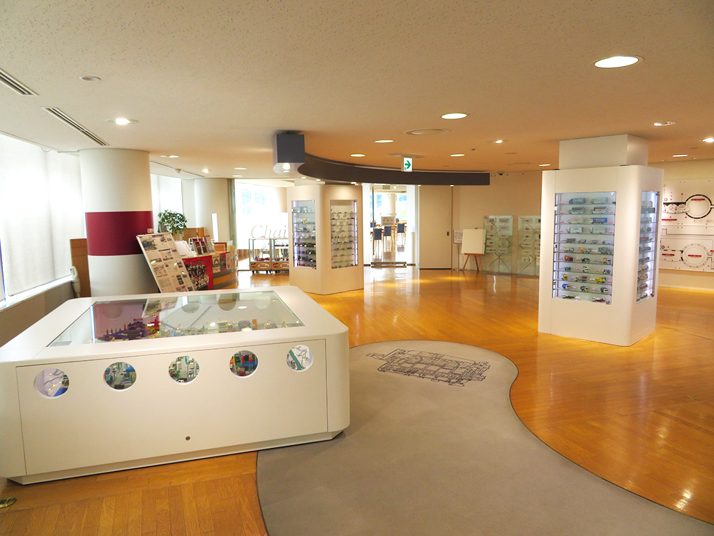 2階のミニカー展示/日野オートプラザ（東京都/八王子市）