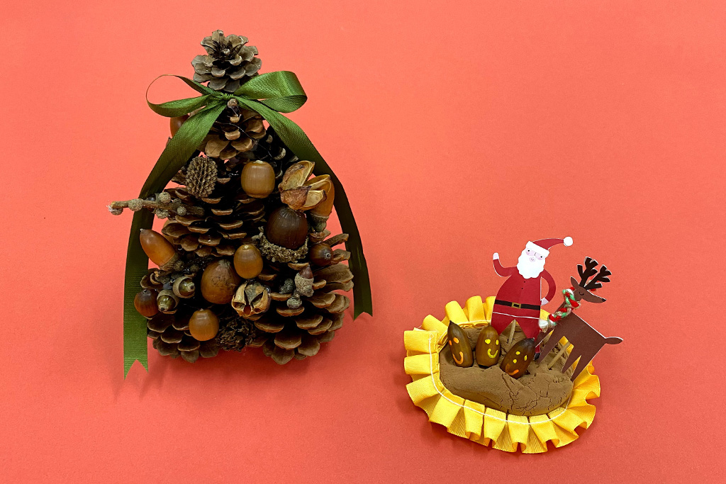 どんぐりでクリスマスツリー