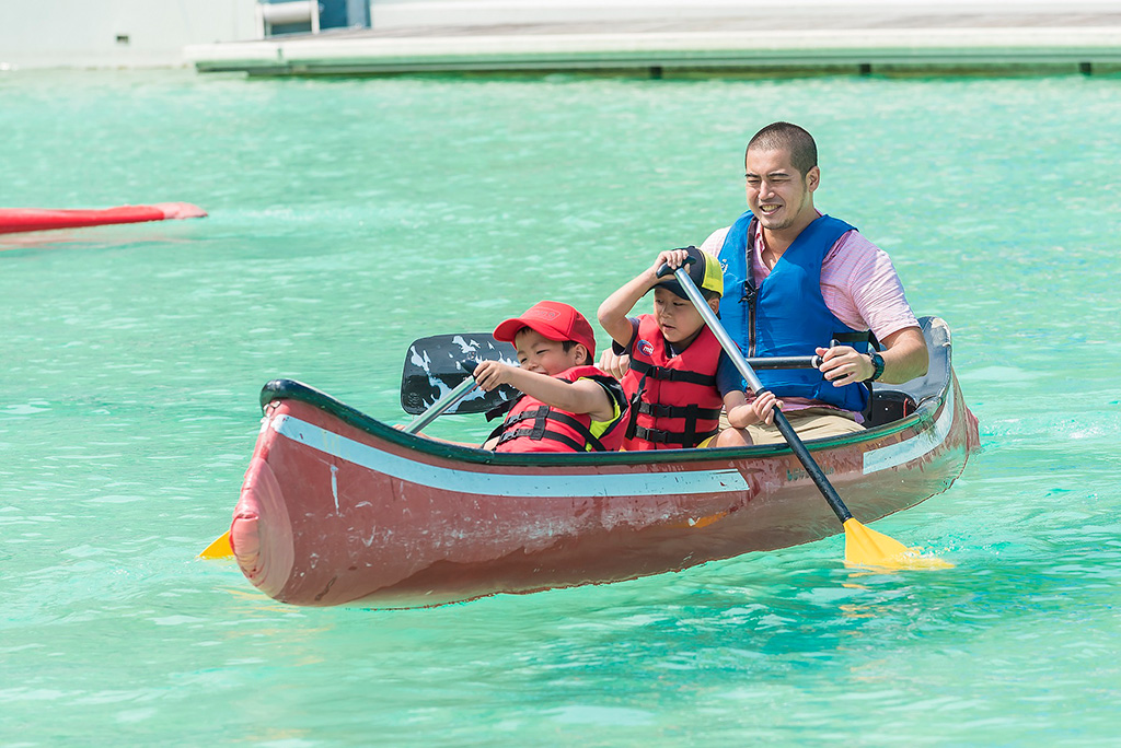 カナディアンヌーに乗る親子/富士川クラフトパーク（山梨県/身延町）