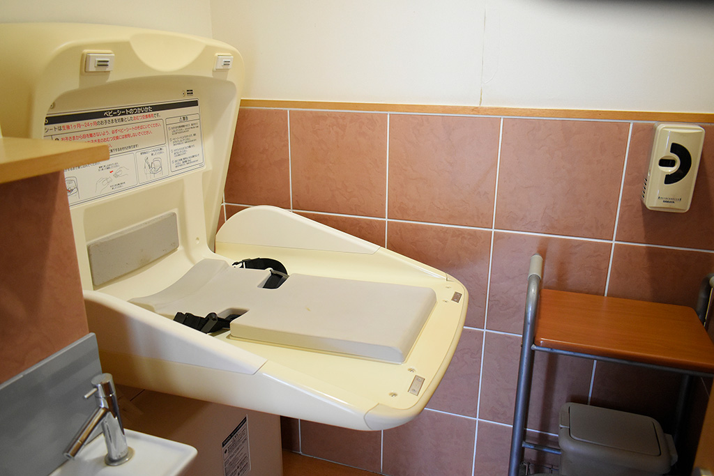 授乳室のベビーシート/下田海中水族館（静岡県/下田市）