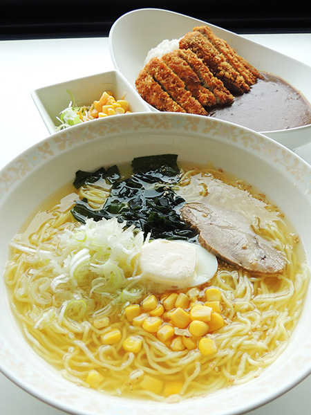 下田開国塩ラーメンと鮫のカツカレー/下田海中水族館（静岡県/下田市）