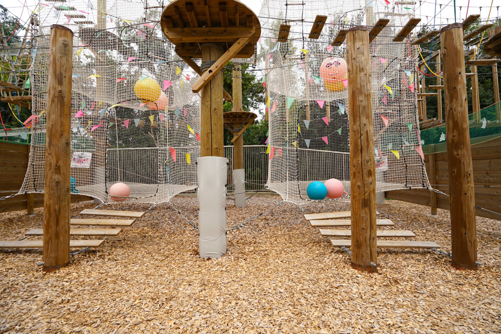 低層階とネットのジャングルジム／PANZAてんしばイーナ（大阪市）