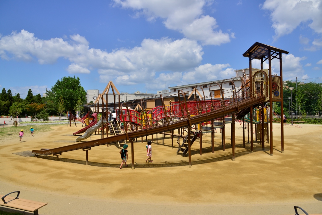 ローラー滑り台のあるアスレチック/梅小路公園（京都府/京都市）