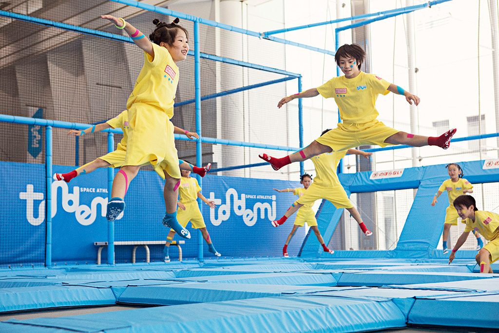 トランポリンをする様子/トンデミ(東京都/大田区)