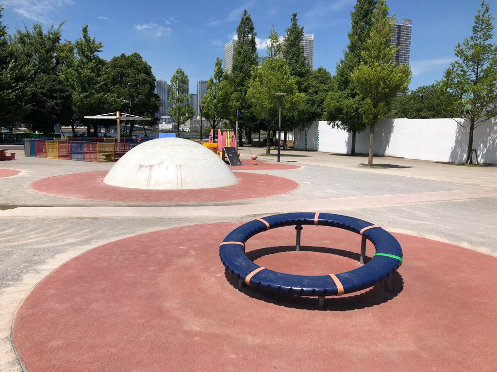 大型の回転式遊具「スーパーノバ」/豊洲公園(東京都/江東区)