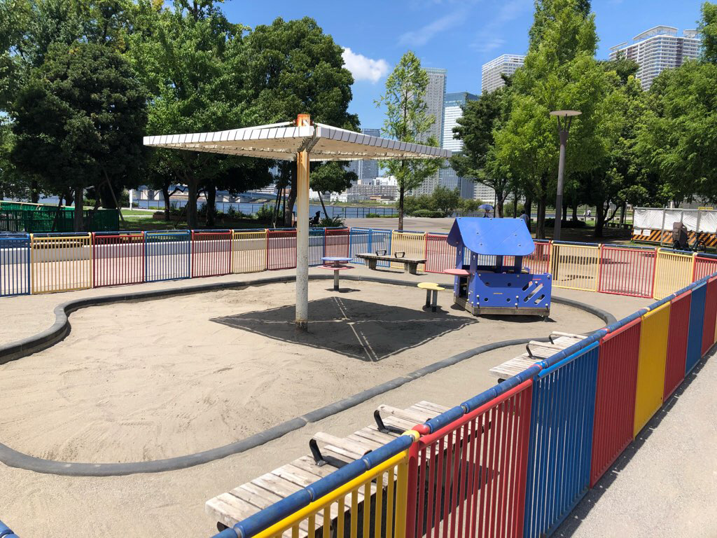 柵で囲われた砂場/豊洲公園(東京都/江東区)