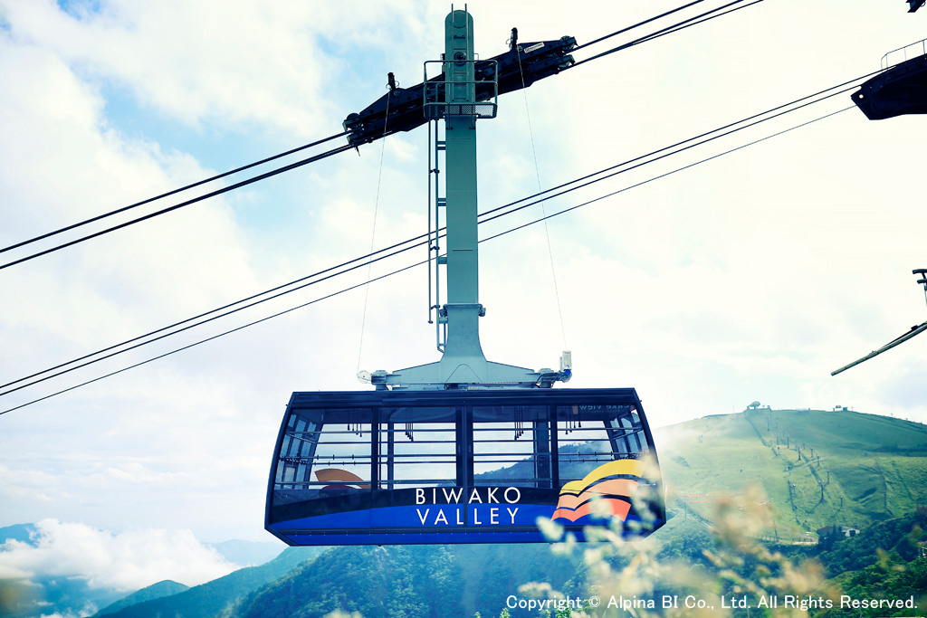 大きな121人乗りのロープウェイ/びわ湖バレイ(滋賀県/大津市)