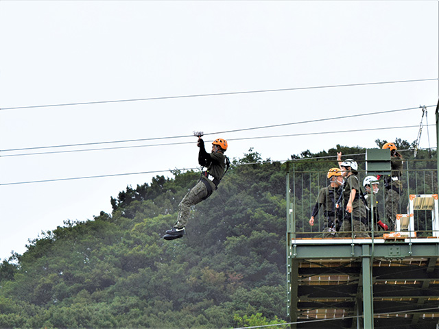 ジップラインの様子/ニジゲンノモリ ゴジラ迎撃作戦（兵庫県/淡路市）