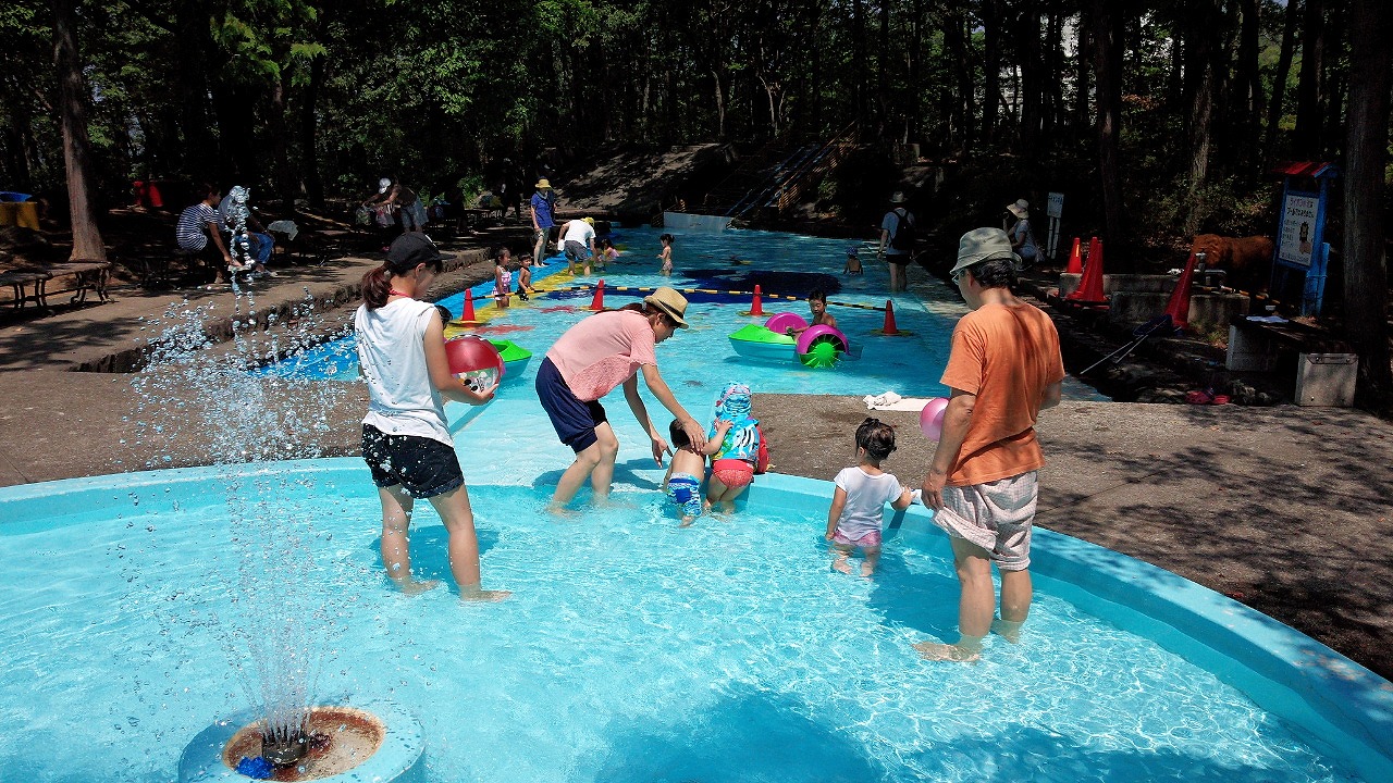 季節を感じられる「ライオンの池」/山梨県立愛宕山こどもの国(甲府市)