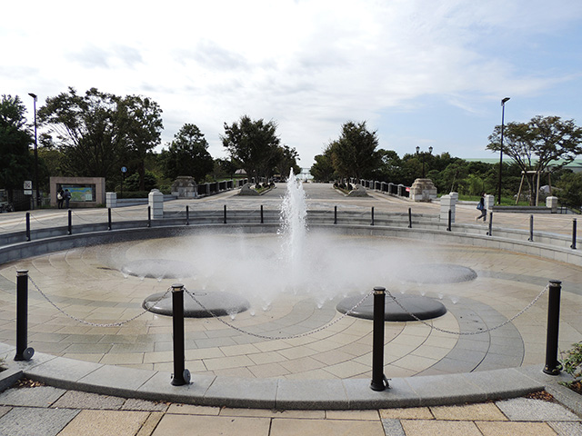 葛西臨海公園駅前の噴水/東京都葛西臨海水族園(江戸川区)