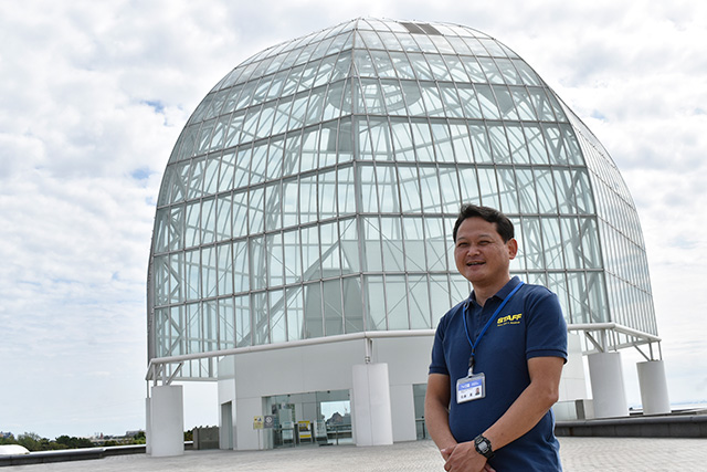 飼育展示課の佐藤さん/東京都葛西臨海水族園(江戸川区)