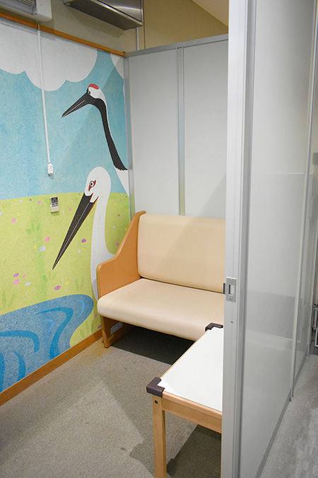 授乳室の中/東京都葛西臨海水族園(江戸川区)