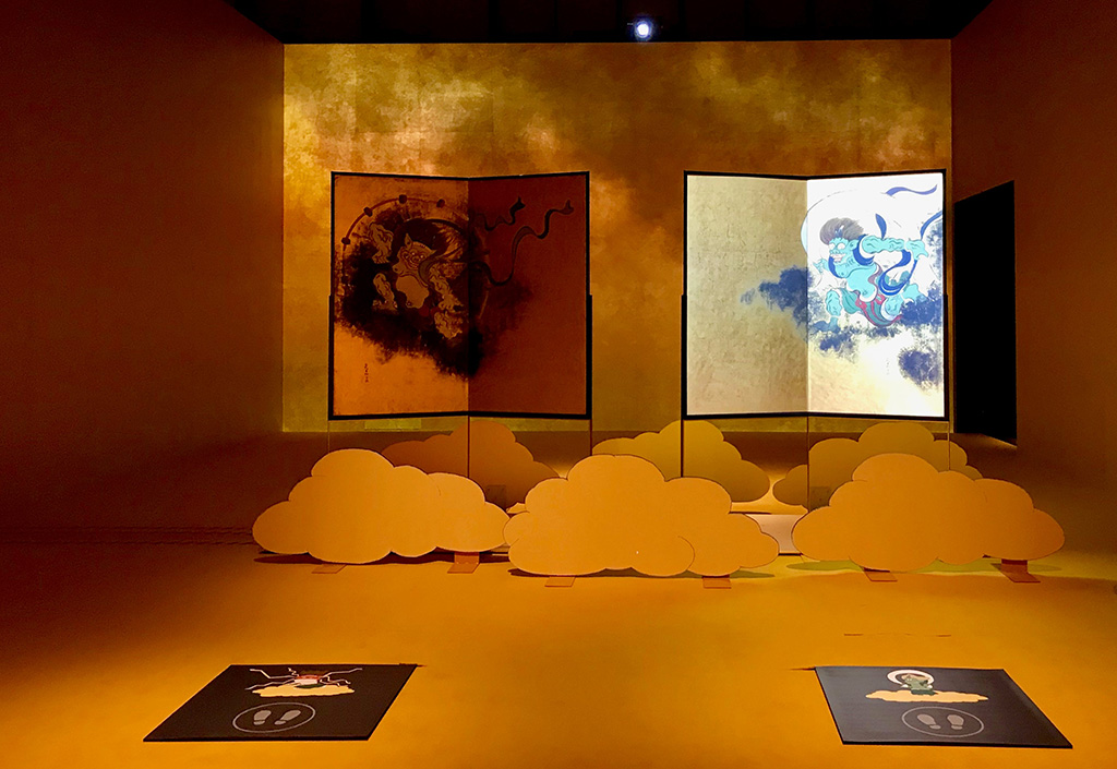 屏風の手前に立つと何かが起きる!?