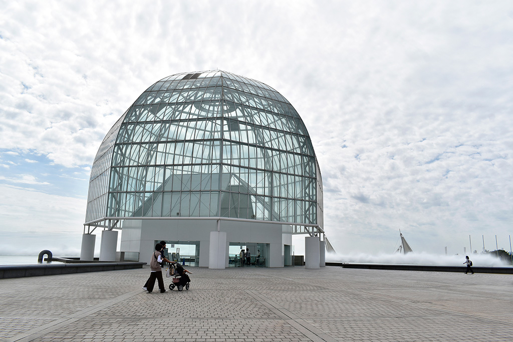 東京都葛西臨海水族園のガラスドーム（江戸川区）