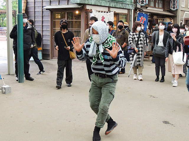 巡査と盗人のパフォーマンス/西武園ゆうえんち(埼玉県/所沢市)
