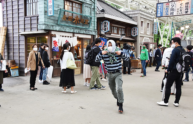 巡査と盗人のパフォーマンス/西武園ゆうえんち(埼玉県/所沢市)