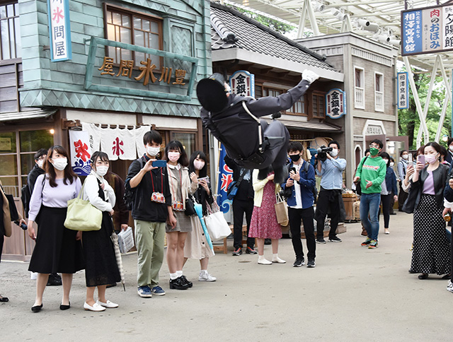 巡査と盗人のパフォーマンス/西武園ゆうえんち(埼玉県/所沢市)