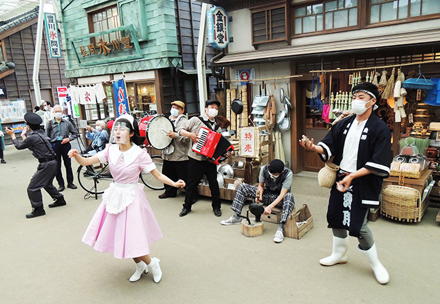 看板娘とちんどん屋と荒物屋たちによるセッションタイム/西武園ゆうえんち(埼玉県/所沢市)