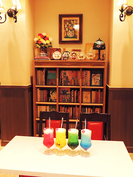 喫茶 ビクトリヤ クリームソーダ各種/西武園ゆうえんち(埼玉県/所沢市)