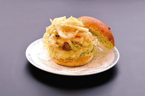 ご当地バーガー「白エビバーガー」/道の駅 カモンパーク新湊(富山県/射水市)