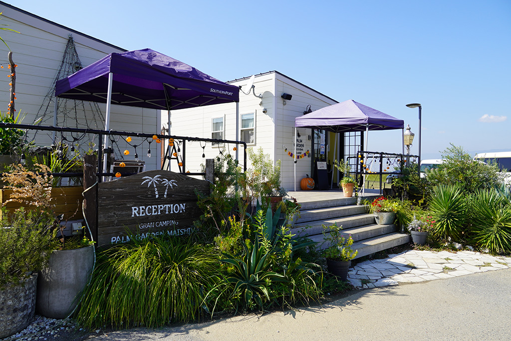 カフェのような外観のレセプション/パームガーデン舞洲（大阪府/大阪市）