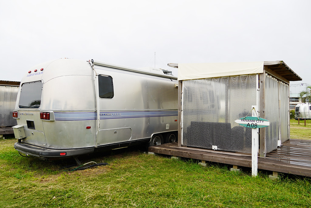 宇宙船のような「エアストリーム」パームガーデン舞洲（大阪府/大阪市）