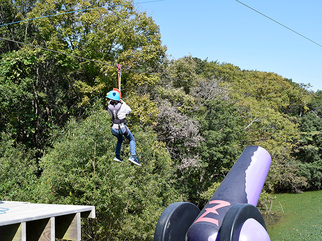 ジップラインの様子/ニジゲンノモリ（兵庫県/淡路市）