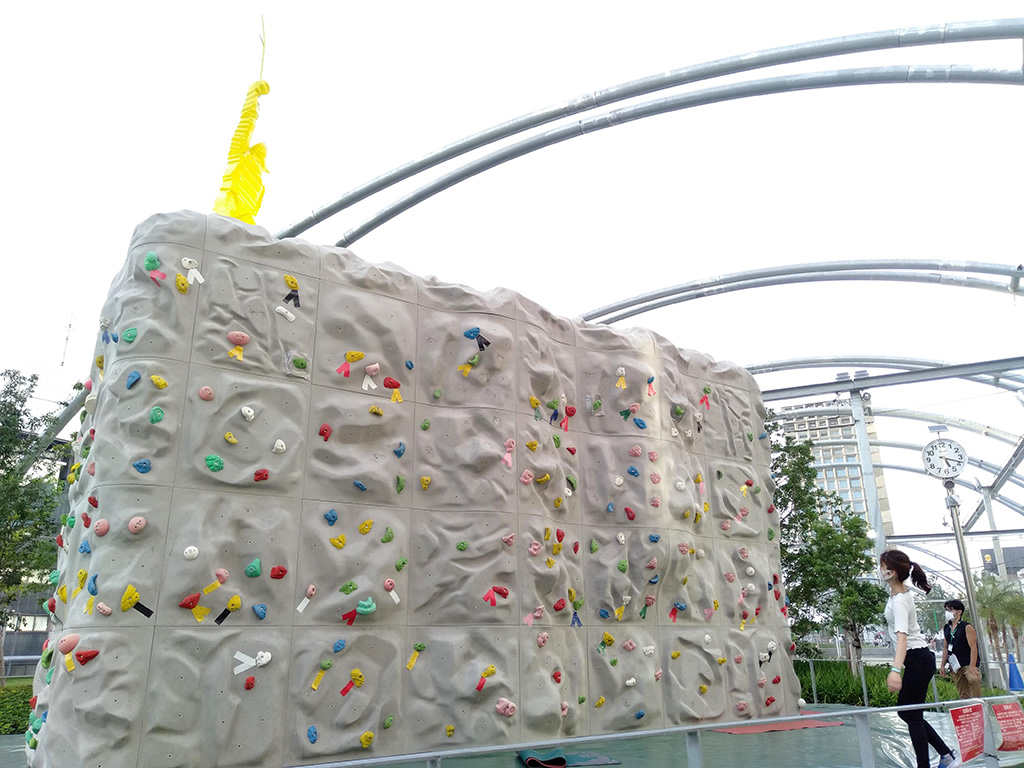 「ボルダリングウォール」/MIYASHITA PARK（ミヤシタパーク）（東京都/渋谷区）